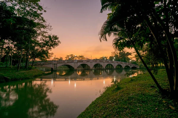 Ponte Sobre Rio Noite Linda — Fotografia de Stock