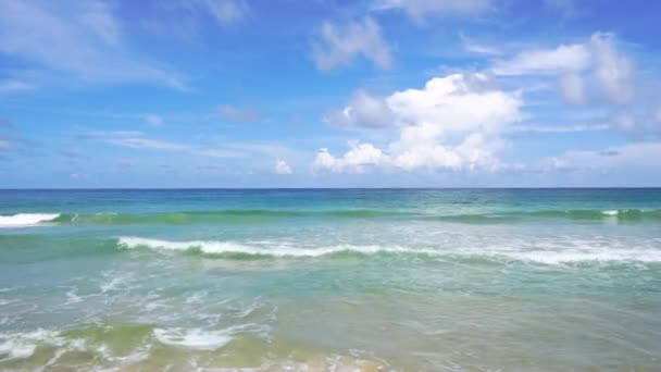 2019年5月 美丽的夏日阳光下的自然海滩海风景 在夏威夷的Phuket — 图库视频影像