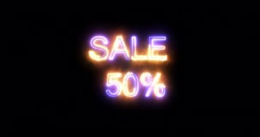 % 50 indirimli, siyah arkaplanda neon tabela