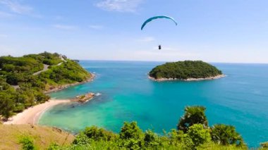 Hava manzaralı deniz dağı ya da ada arkaplanı