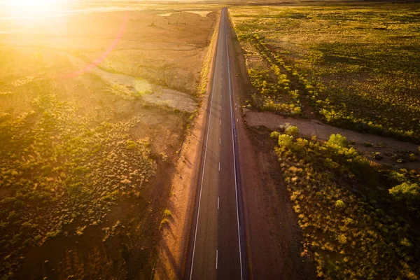 Save Download Preview Aerial photograph of Great Northern Highway (Highway 95), near Newman, Western Australia, during sunset. — Stock Photo, Image