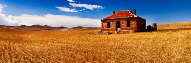 Burra küçük kasaba dışında ikonik Burra Homestead şimdi terk edilmiş, ancak hala turistler ve fotoğrafçılar için popüler bir hedef. Güney Avustralya, Avustralya.
