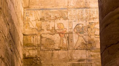 Mısır antik tapınak gravür üzerinde