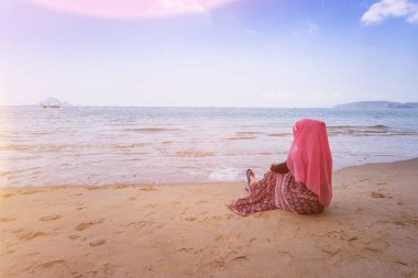 Müslüman Kız dikkat et deniz 