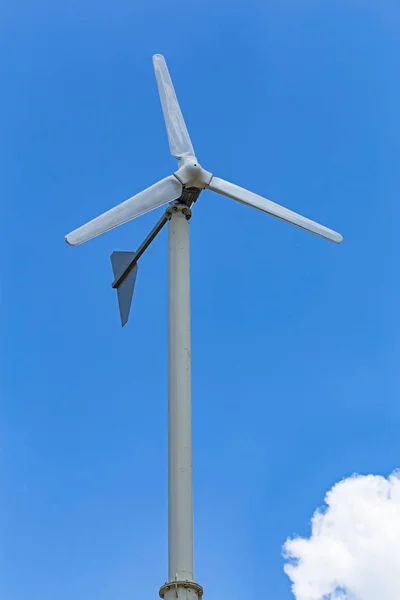 Generación de energía de turbina eólica — Foto de Stock