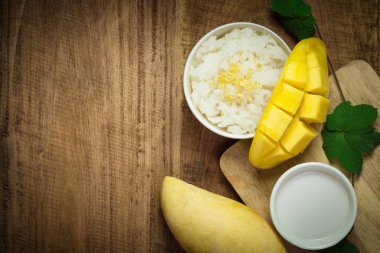 yapışkan pirinç mango ile