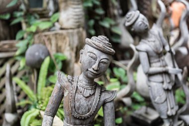 Oyma ahşap kuklalar