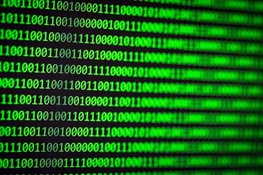 Hacker kavramı. bilgisayar ikili kodları. Siyah zemin üzerine yeşil metin.
