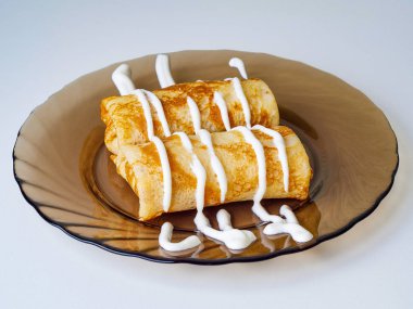 Ekşi kremalı krep.