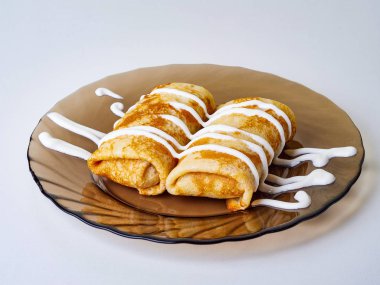 Ekşi kremalı krep.