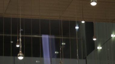 High Tech ışıklık uzun, eğilme hareketi