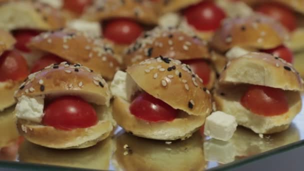 Primer plano de los canapés vegetales, Dolly Shot — Vídeos de Stock