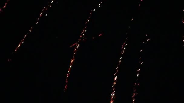 Erstaunliches Feuerwerk am Nachthimmel 01 — Stockvideo