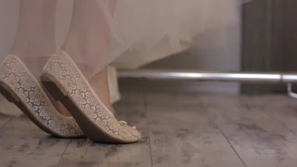 Bride Measures The Shoes — Stock Video