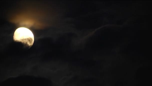 Lune avec nuages laps de temps 