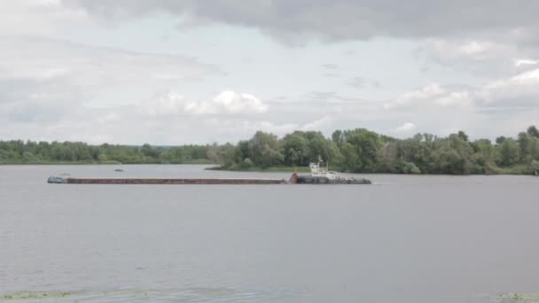 The River and Barge — Stock Video