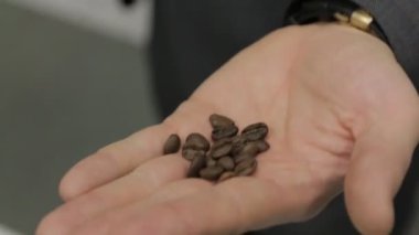 Avuç kahve taneleri