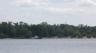 Rusty tekne sahilde