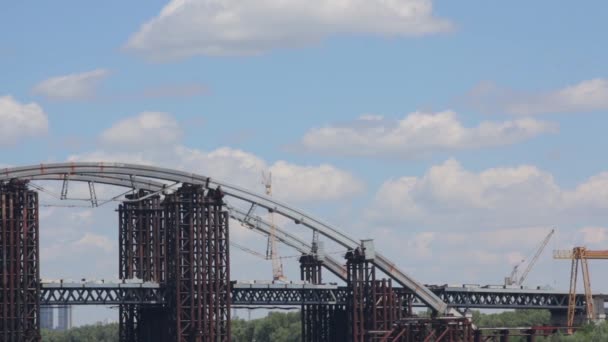 Puente oxidado inacabado — Vídeos de Stock