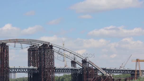 El puente inacabado — Vídeos de Stock