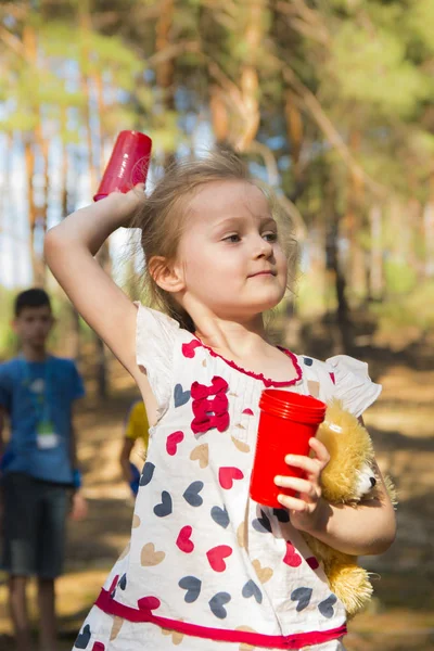 Amaca hizmet edecek etkin küçük kız