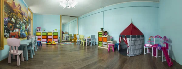 Oyuncaklar ile çocuk oyun odası