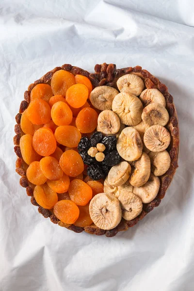 Kurutulmuş meyveler kayısı incir kuru üzüm fındık