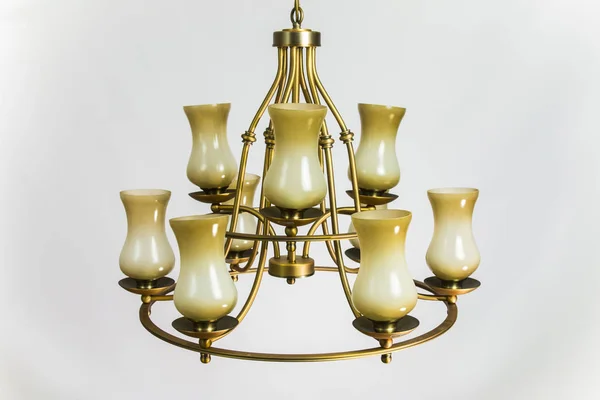 Bir maskeli balo sırasında tavandan asılı eski Victoria zaman avize