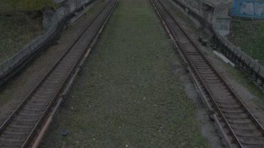 Metro treninin geçirerek