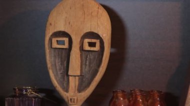 Oyma ahşap maske
