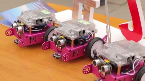 Os carros eletrônicos do brinquedo — Vídeo de Stock