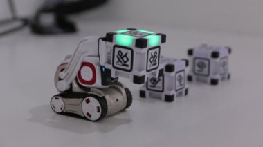 Yükleyici oyuncak Robot