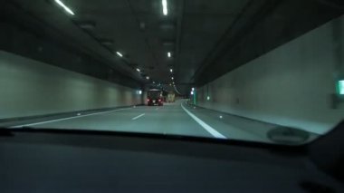 Tünelde Araba Sürme