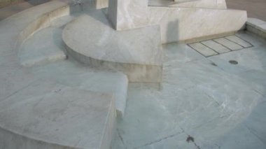 Modern Taş Su Çeşmesi