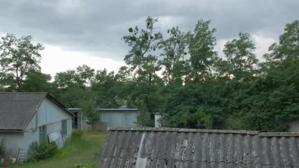 Der Sturm im Dorf — Stockvideo