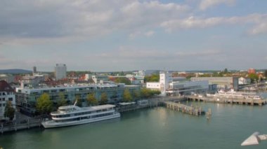 Göldeki Şehir Manzarası