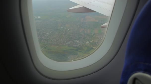 Vista aérea da janela do plano da paisagem — Vídeo de Stock