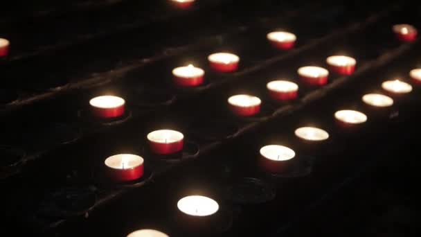 Altare con candele di preghiera — Video Stock