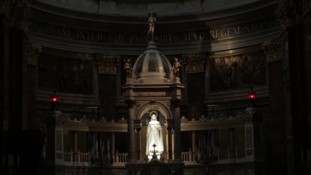 Вівтар у католицькому храмі — стокове відео