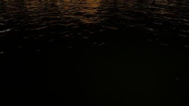 Nehir kenarındaki Gece Şatosu