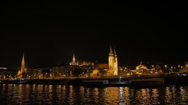 Églises près de la rivière Nuit — Video