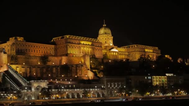 在晚上的老城堡 — 图库视频影像
