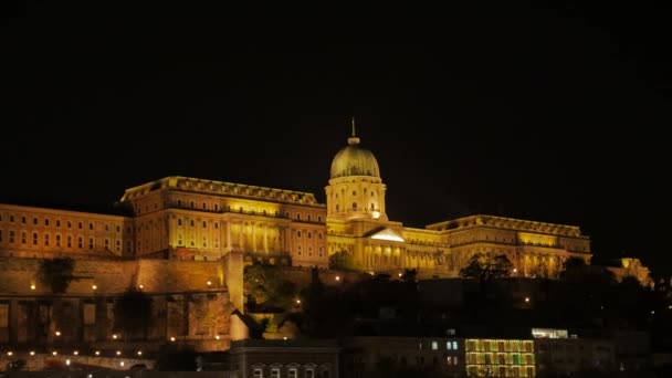 Viejo castillo vista de noche — Vídeo de stock