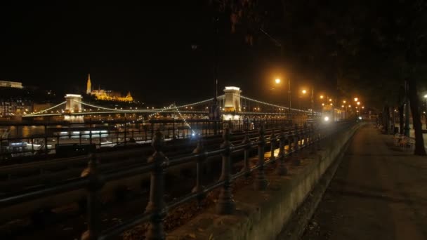 Vieux tramway la nuit — Video