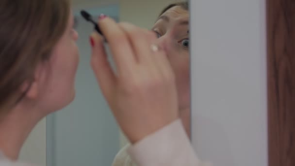 女孩画的睫毛 — 图库视频影像