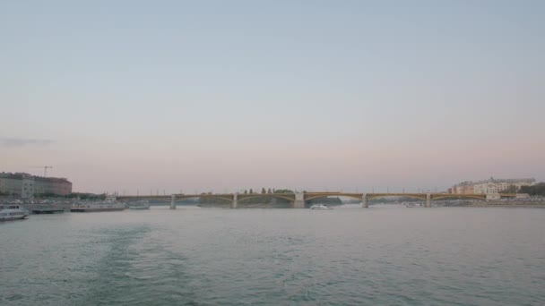 Rio Danúbio Ponte Margaret — Vídeo de Stock