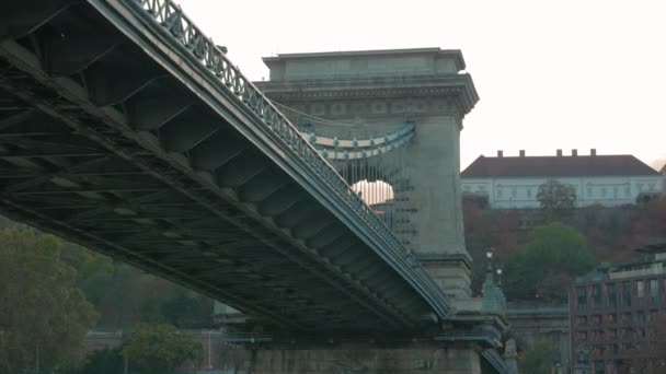 Szechenyi kettenbrücke in budapest — Stockvideo