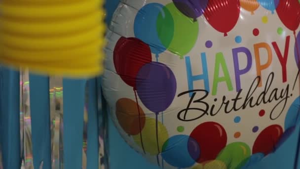 Дети с днем рождения воздушный шар — стоковое видео