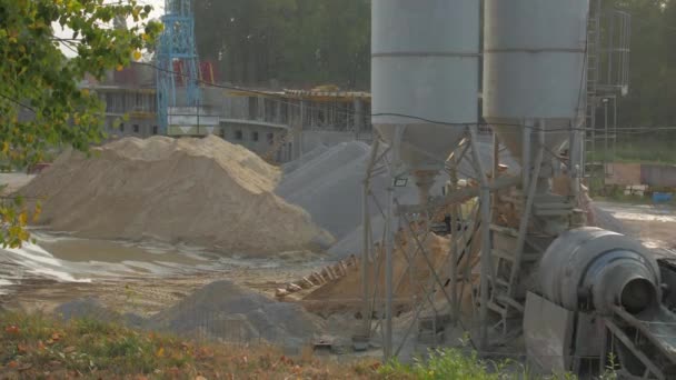 Site de construction dans la forêt — Video