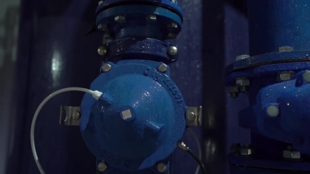 Conexões de tubulações de água industriais — Vídeo de Stock